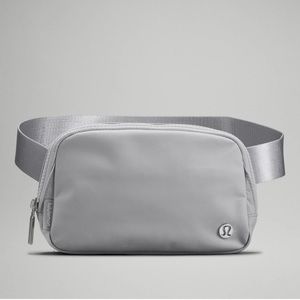 🍋Lululemon Everywhere Belt Bag Silver Drop